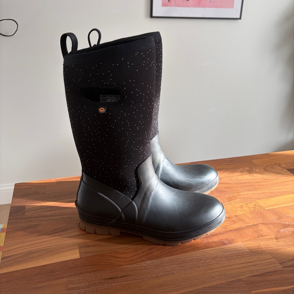 BOGS women’s tall classic boot in black speckle